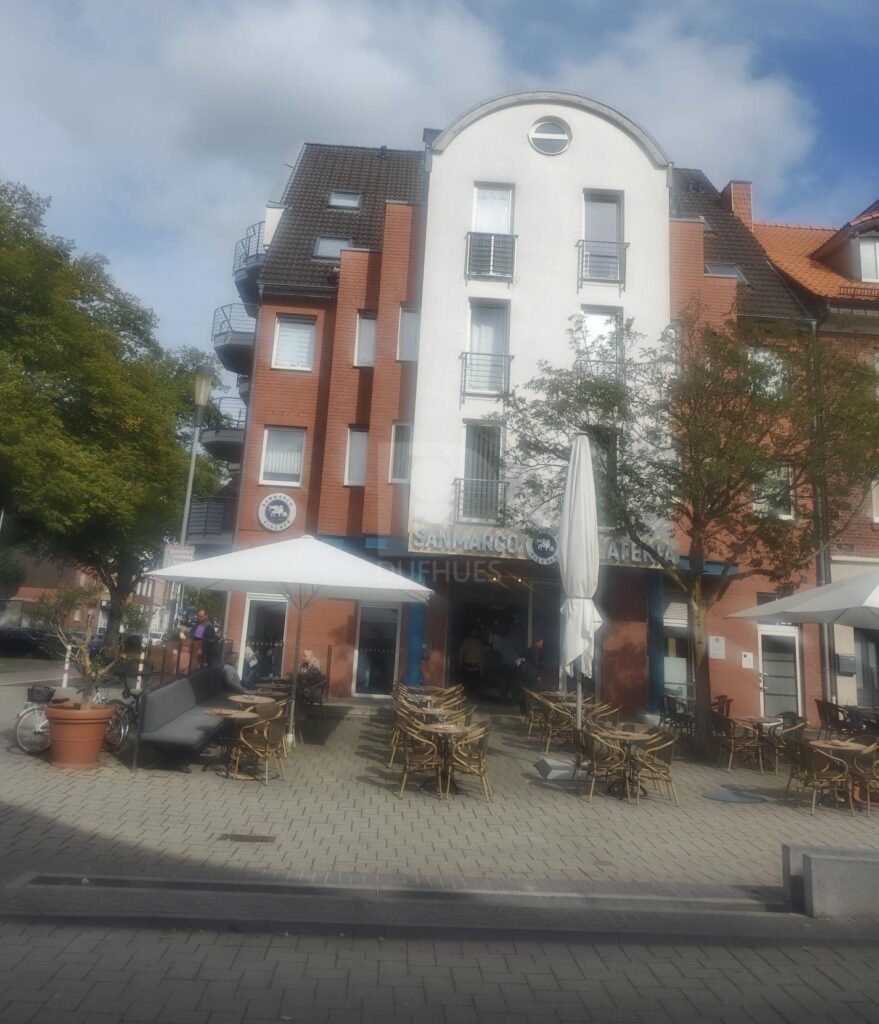 Front Markt 30