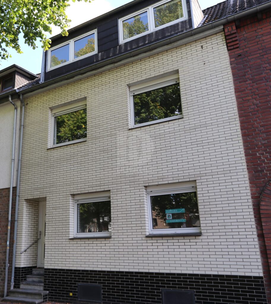 Straßenfront